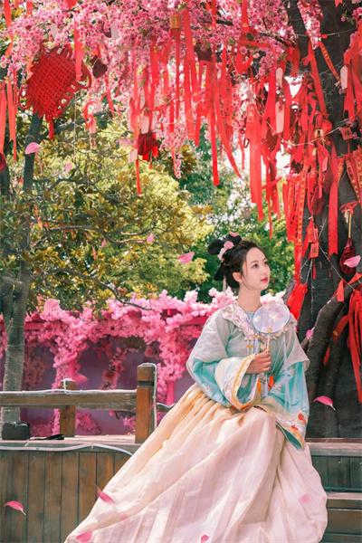 开封清明上河园将对以下人群免费一个月