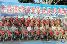 热血披戎装！古雷开发区欢送33名新兵入伍图片