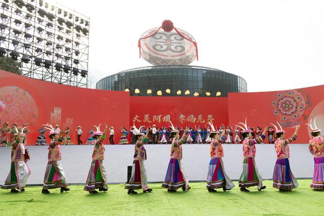 四川汶川县：欢天喜地过羌年