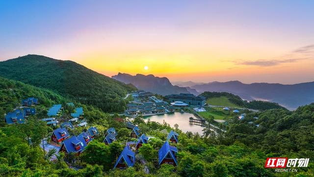 燃爆张家界七星山！荒野求生热门选手“林北”1520景点深情告白 成功锁定一生挚爱