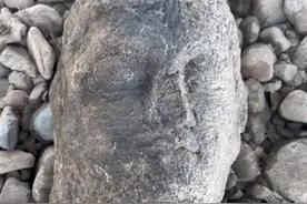 男子钓鱼发现佛头，初步鉴定为唐代图片