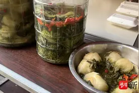 “小雪”到腌菜忙，年轻人喜欢做“高颜值”泡菜图片