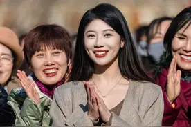 我在青岛当演员！“95后”宋菲儿出演上百部微短剧，收获粉丝700万图片