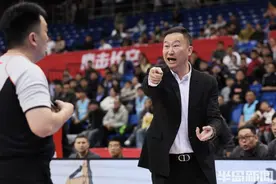 五人得分上双，青岛男篮主场大胜宁波男篮图片