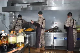 贵阳军供站接力护卫新兵出征路图片
