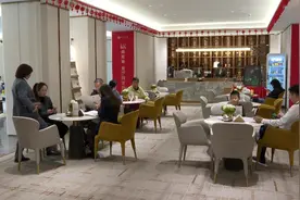 北京松绑限购政策 售楼处购房者明显增多图片