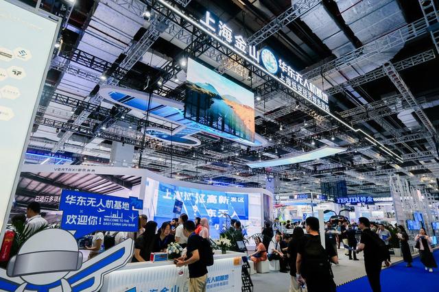 如何向天空要生产？蓝鲸对话低空产业领军人物｜聚焦2025国际低空经济博览会