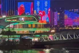 “武汉欢迎你”，两江四岸楼宇、桥梁、地标建筑亮灯迎接新生，持续至9月14日图片