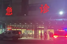 网友因看明星直播笑到引发哮喘半夜进急诊？男星本人回应图片