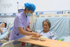 焦点访谈丨避免“一人住院全家忙” “免陪照护”了解一下图片