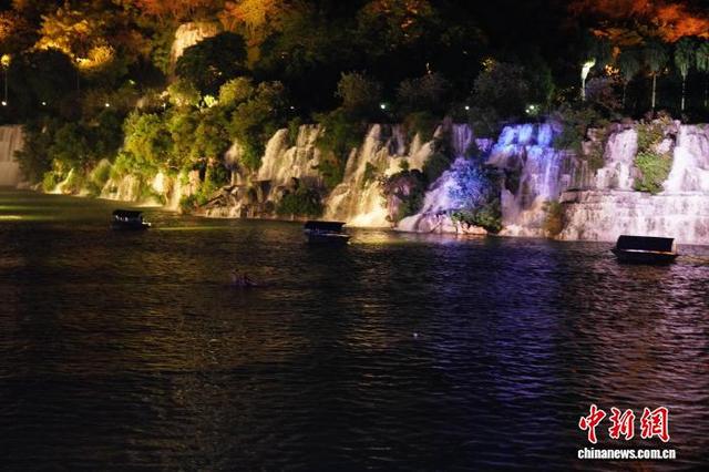 夜游百里柳江  霓虹喷泉两相宜