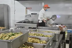 中国改革现场丨学校食堂要收回经营权  三千多万补偿款从哪里来图片