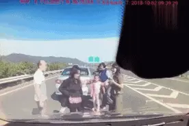 高速公路上发生事故或故障，正确应该怎么做？图片