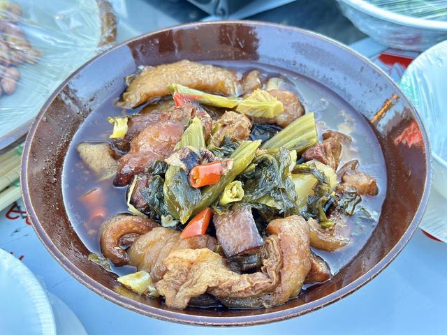 禄丰恐龙谷邀你去泡温泉，吃地道年猪饭！