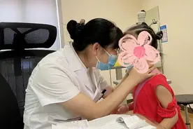 8岁女孩突然看不见，背后真相大家惊呆了！竟和她刚出生的弟弟有关……图片