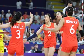 赖亚文：洛杉矶奥运会中国女排要力争登上领奖台图片