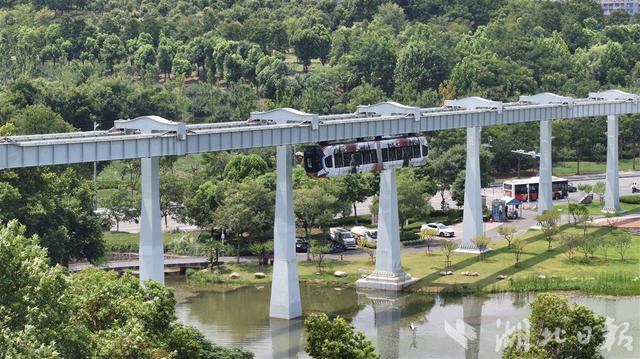 武汉空轨“低空飞行”热度持续攀升