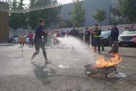 520名选手同场竞技，北京大兴区举办消防自防自救力量比武竞赛图片