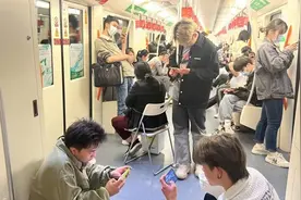 谁也不是天然想当“板凳族”图片