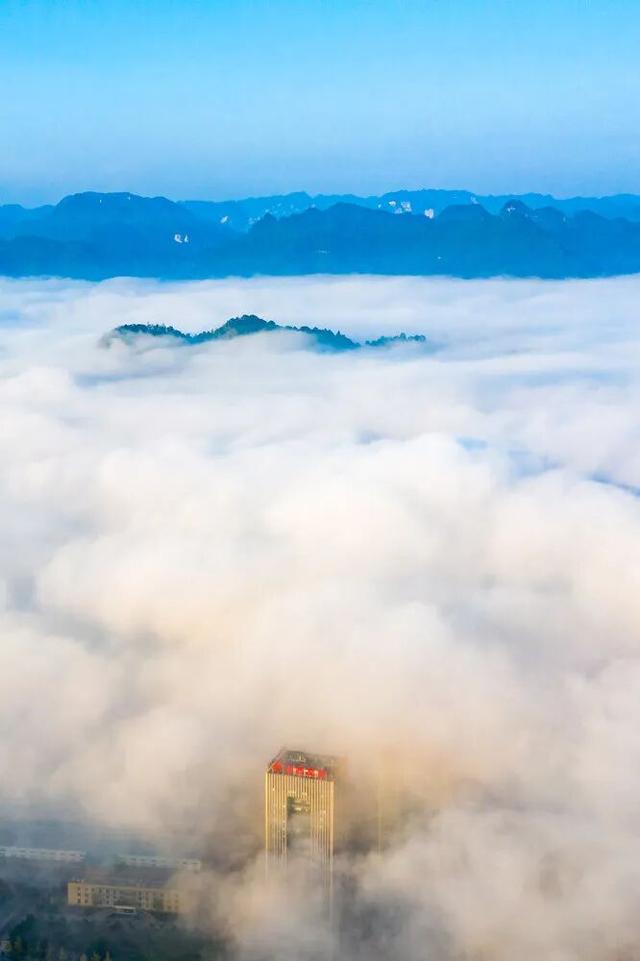 名场面！云海“漫”过矮寨 崀山“浮”于云端……