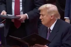 “史诗级失败”！特朗普政府“百日新政”沦为“百日乱局”图片