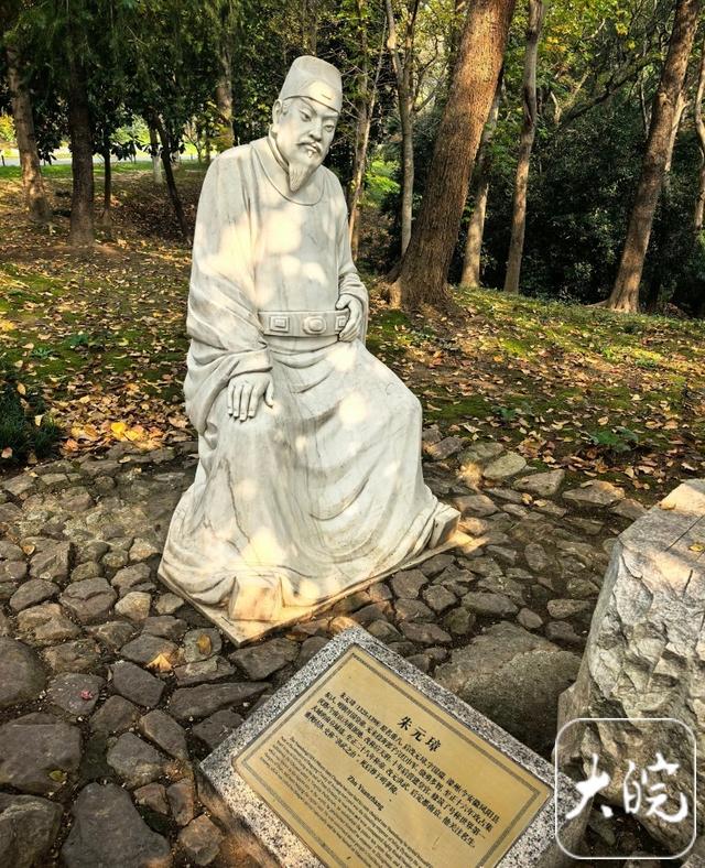 南京5A级景区朱元璋介绍牌被指出现错字 回应：将拆除更换