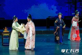 戏曲闹元宵：诗画越剧经典《陆游与唐琬》唯美上演图片