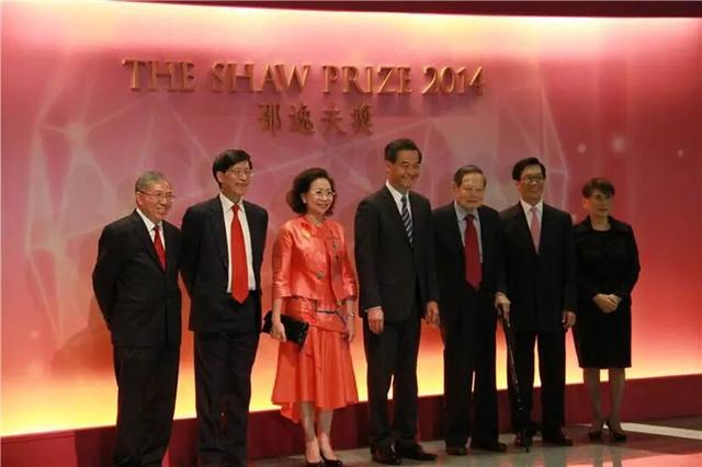 诺奖之后：杨振宁的另一半人生
