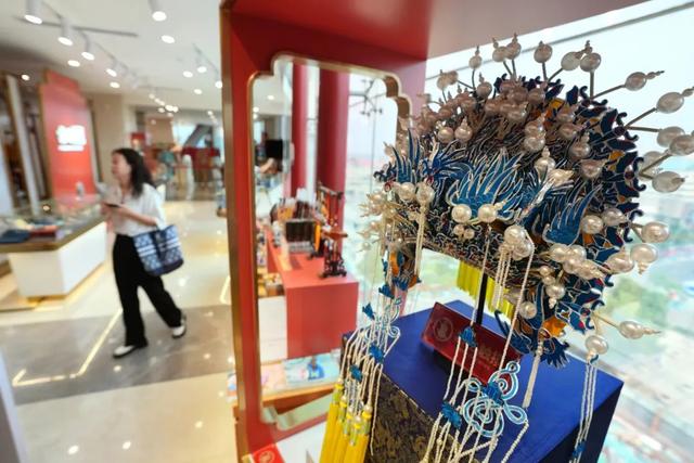 火出圈！王府井“空中戏院”成年轻人打卡新宠——