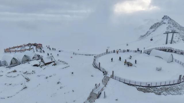 刷屏预警｜达古冰川今日大雪！山上山下，一片纯白浸心脾