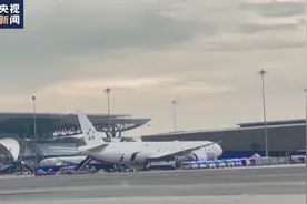 新加坡航空调整客舱服务标准程序 应对气流颠簸图片