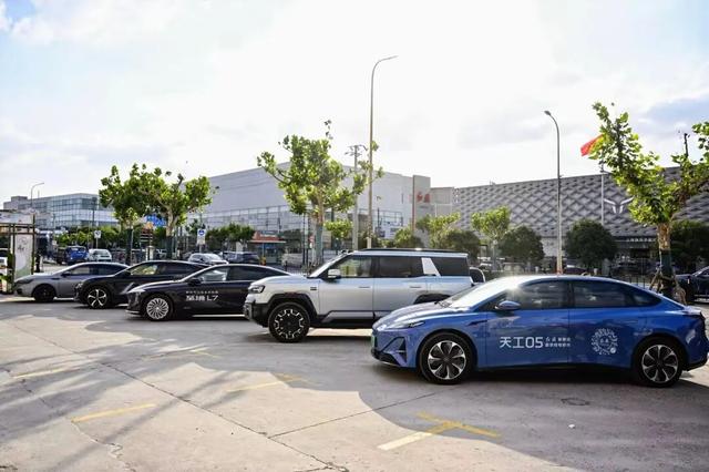 国潮集市金秋喜乐会在家门口举行，更有桃浦镇购车消费补贴推介→