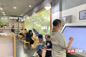 自习一座难求？长沙自助图书馆走红图片