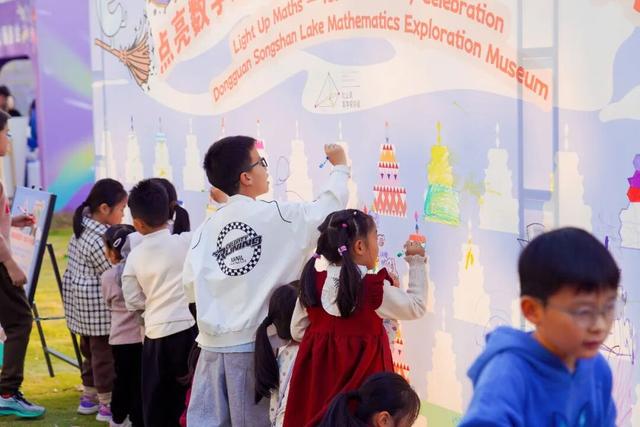 “烟花”、市集、音乐会…松山湖悠兰里周年庆点燃这个冬日！