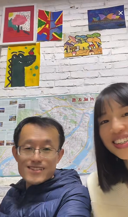 “最快女护士”张水华辞职后携老公直播秀恩爱，称白岩松是自己恩人，跟前同事相处得很好	，辞职前有编制，暂时无带货计划