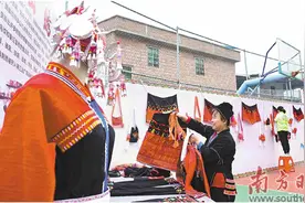 走村入寨表演 文艺赋能乡村振兴图片