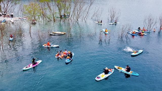 佛山“点矿成金”：矿山疤痕变身湾区版“日照金山”
