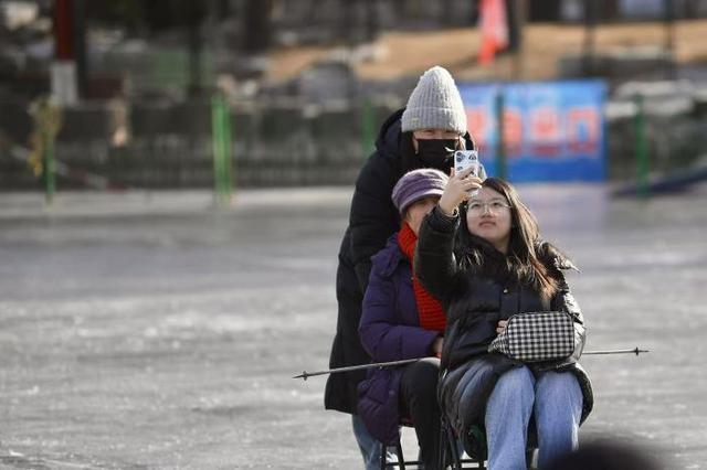 视点｜陶然亭东湖冰场开放 2000平方米冰面解锁冬日乐趣