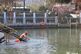 一天不下水就难受，“速冻模式”下的杭州，每天上百人赶来“冬泳”图片