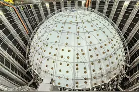 捕获神秘的“它”，地下700米实验探测器主体建成！图片