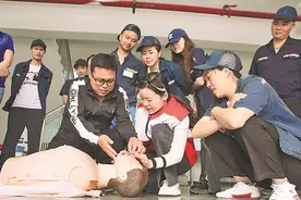 职业健康大讲堂进车间图片