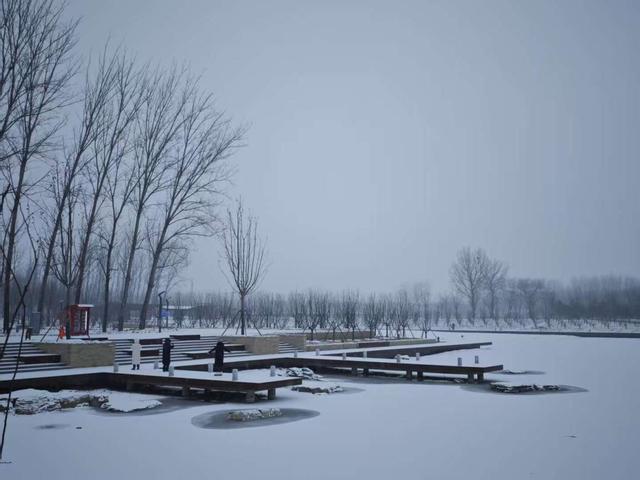 一脚踏进黑白世界！记住这个地方，下场雪来打卡
