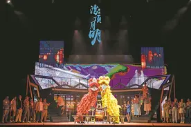 万顷波涛振长空 湾顶月明济沧海图片