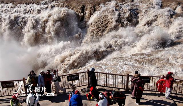 山西吉县：黄河壶口瀑布初冬时节景迷人