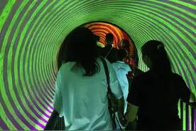 在主题乐园夜闯“鬼屋”有多解压？南方+记者亲测～图片