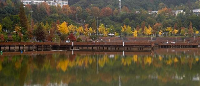 盘州东湖:绚烂的秋景
