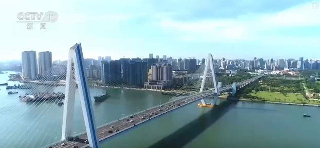 “又新又潮又好玩”！解码新消费图景 百亿元大项目如何影响你我？划重点↓
