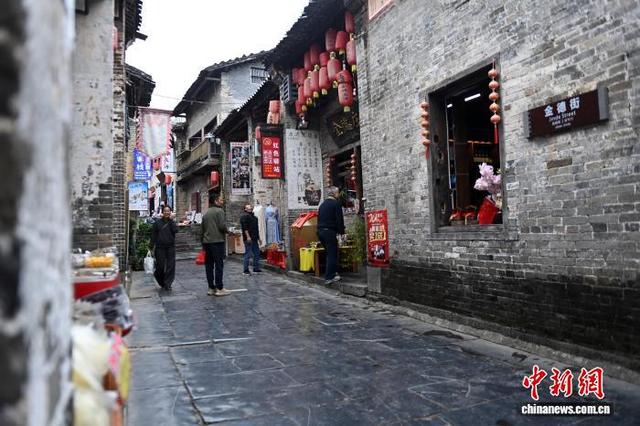 广西贺州黄姚古镇：青石板上的水墨诗篇