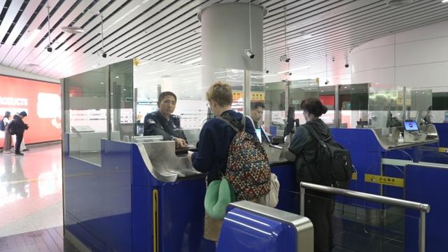 白云机场口岸今起实施外国人入境卡网上填报