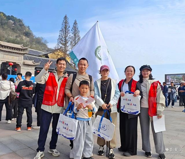 登高抒壮志 普法润民心——黄陂区青年普法志愿者为登山节注入法治力量